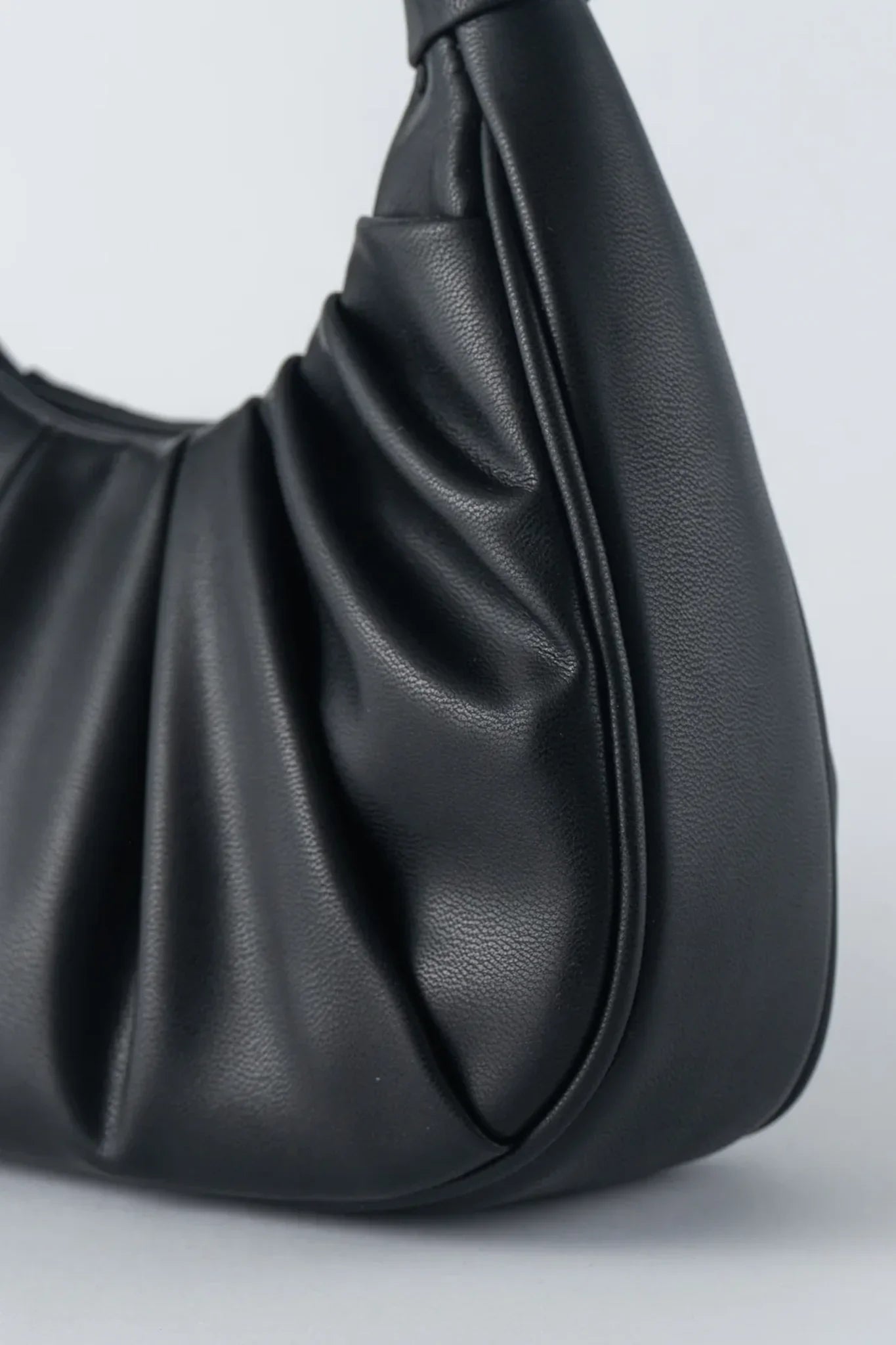 TEN TONES Alani Cloud Bag Black