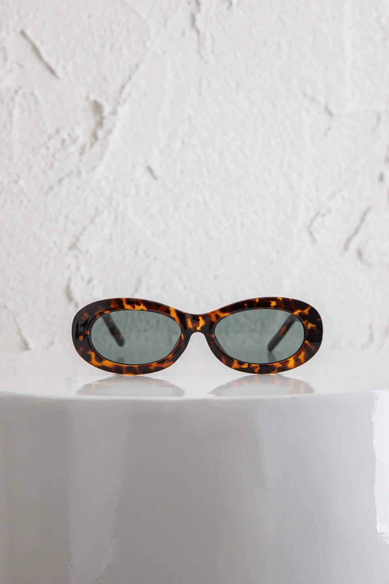 Riptide Oval Sunglasses Tort