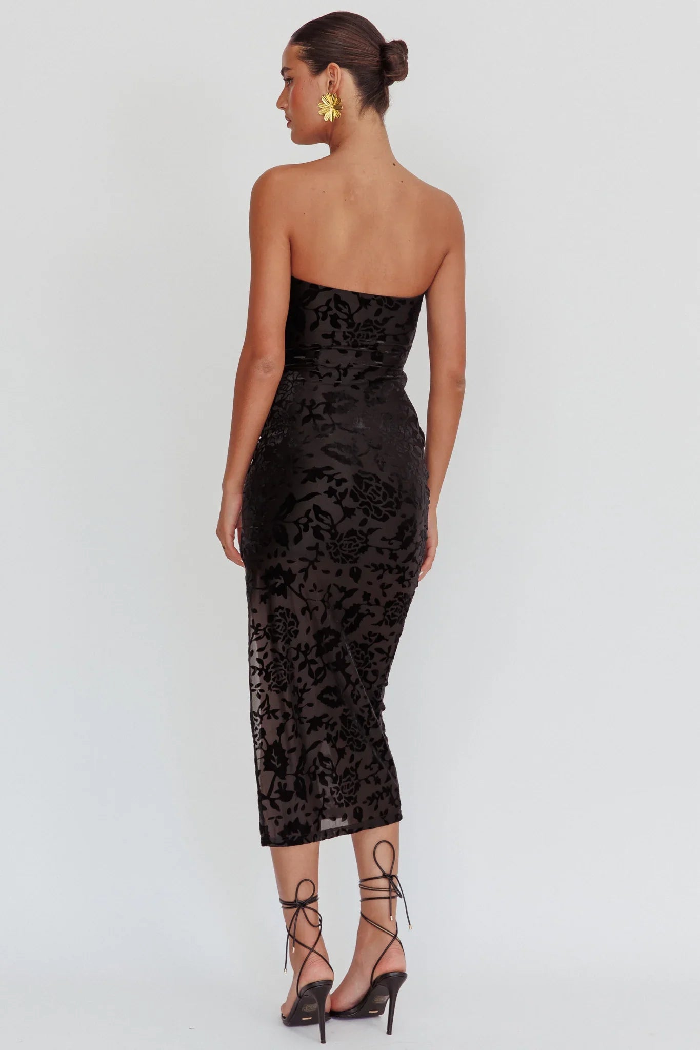 Sing To Me Keyhole Velvet Midi Dress Black
