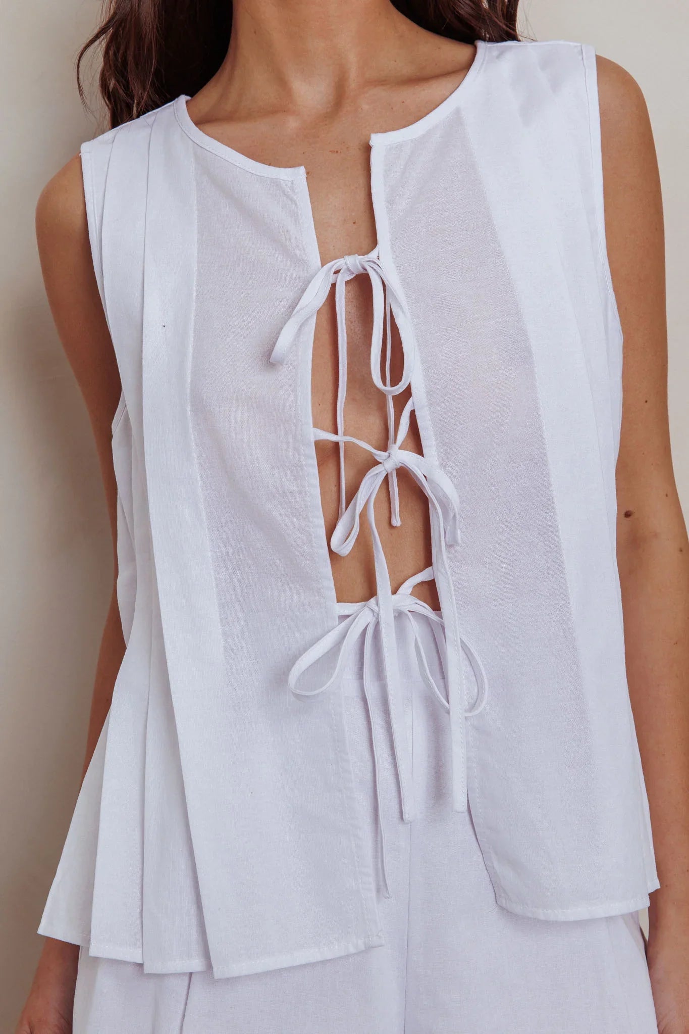 Bettino Sleeveless Tie Front Top White